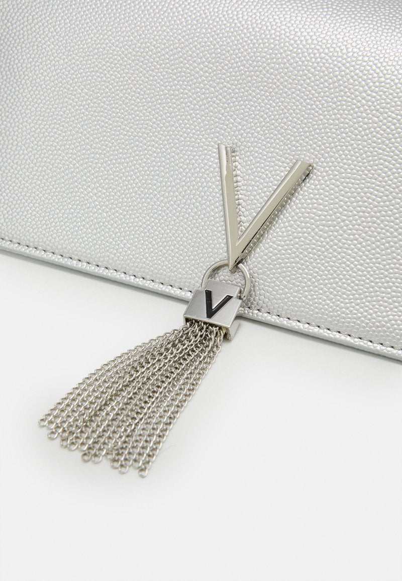 Valentino Bags
DIVINA - Clutch - argento color