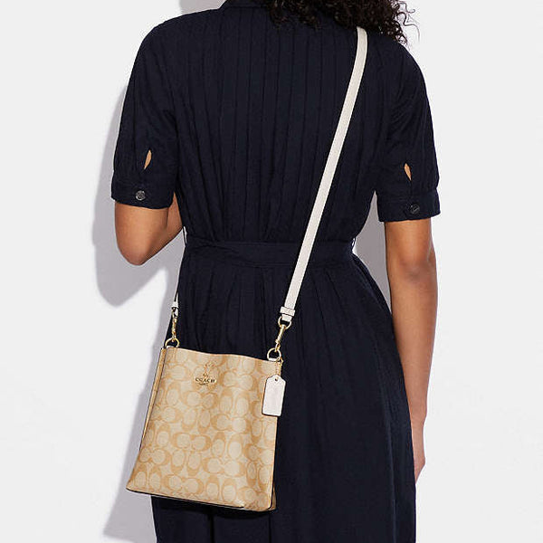 Coach Mollie 22 Bucket Bag gold