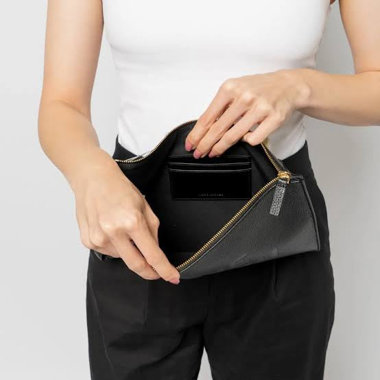Marc Jacobs The Large Leather Clutch in black