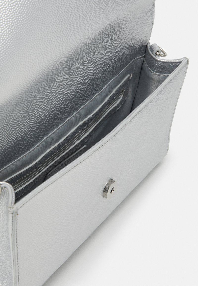 Valentino Bags
DIVINA - Clutch - argento color