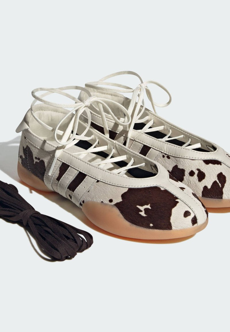 Adidas TAEKWONDO MEI BALLERINA - Ankle cuff ballet pumps - aurora coffee ftwr white gum size 38