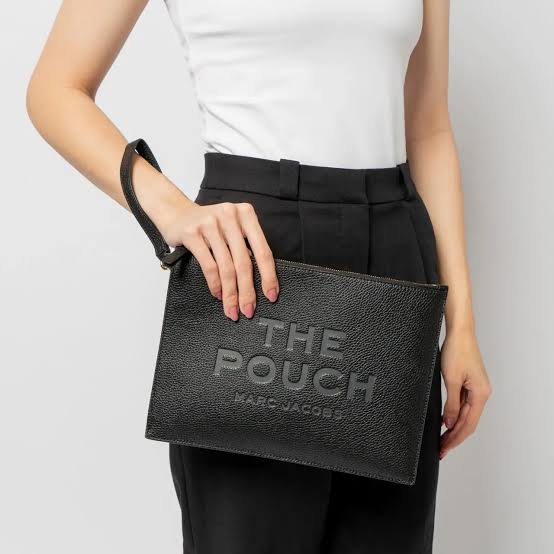 Marc Jacobs The Large Leather Clutch in black
