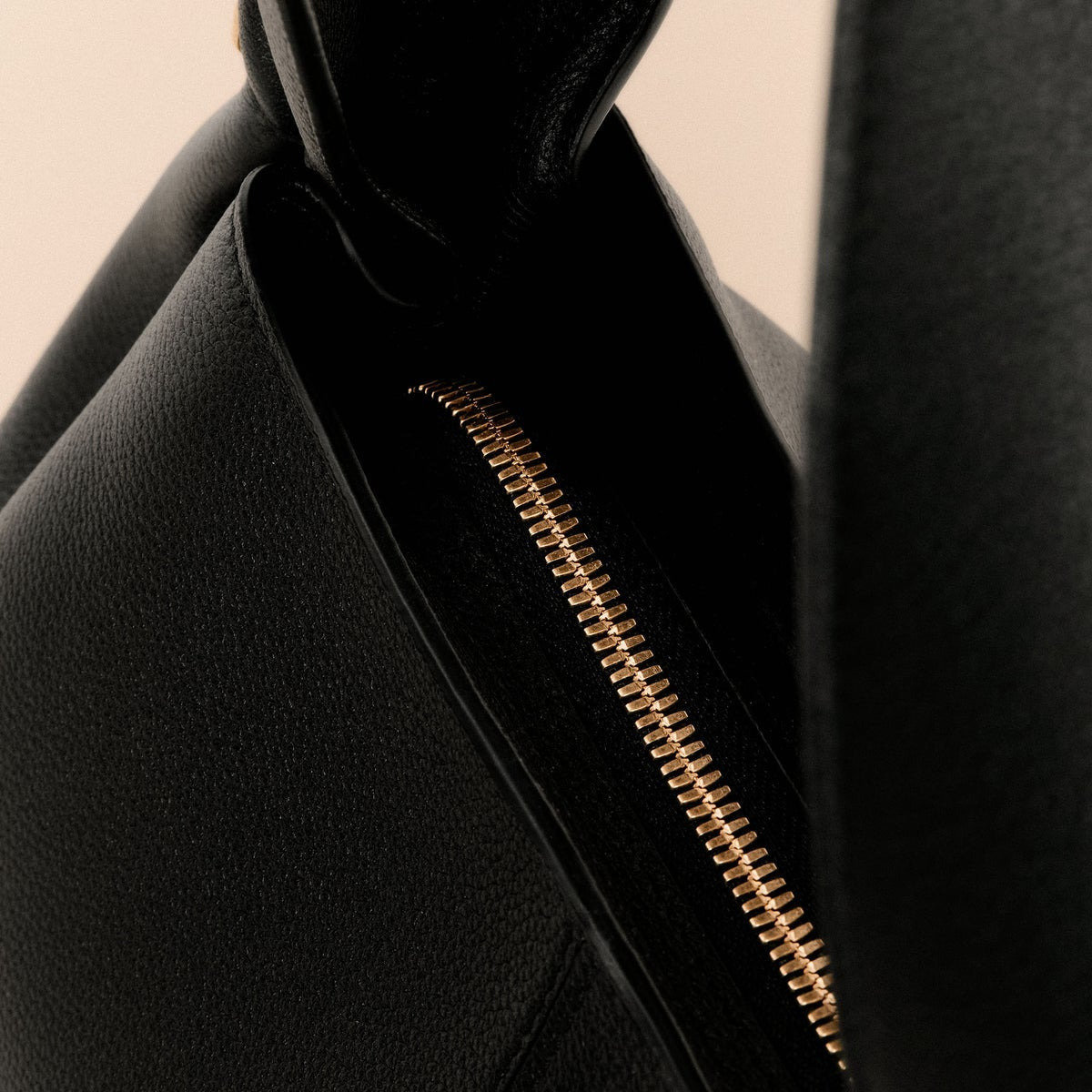Polene Numéro Neuf East West EDITION TEXTURED BLACK