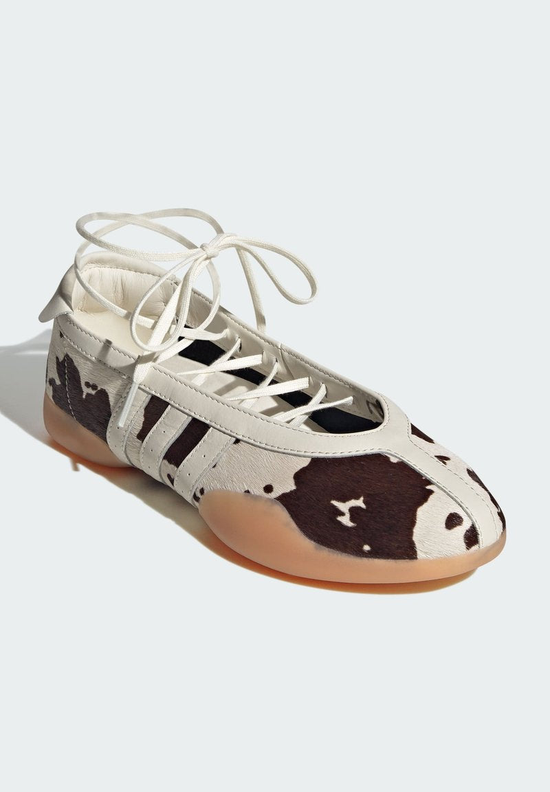 Adidas TAEKWONDO MEI BALLERINA - Ankle cuff ballet pumps - aurora coffee ftwr white gum size 38